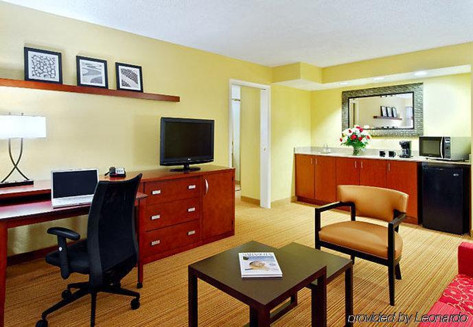 Courtyard Sarasota Bradenton Airport Hotel Værelse billede